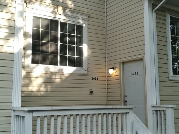 1633 Liberty St, Hanover Park, IL 60133