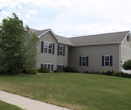 2nd image of 400 Rosewood Ct