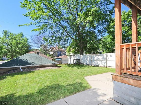 5th image of 778 Hawthorne Ave E