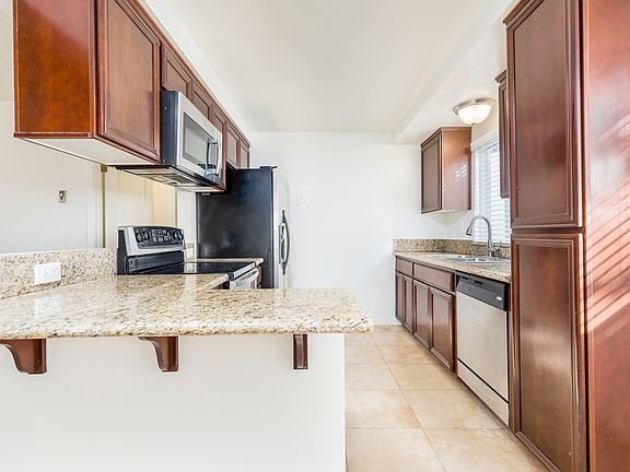 3rd image of 1318 Agate St APT I