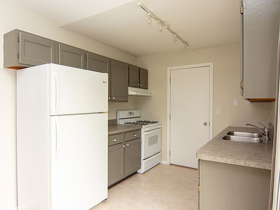 3rd image of 2412 Danbury Dr APT A2