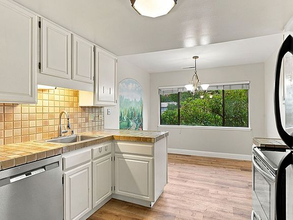 3rd image of 2337 Sharon Rd