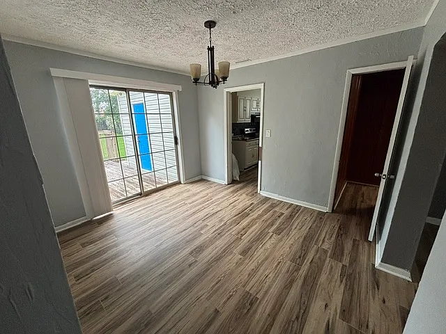 Dining room.