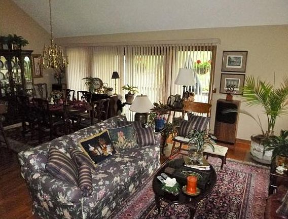 2nd image of 79 Crown Cir