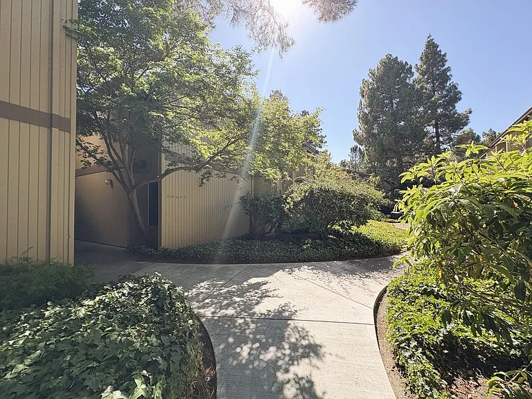 505 Cypress Point Dr #209 — Photo 2