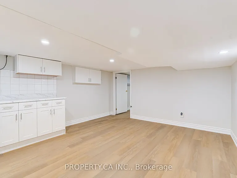 242 Emerson Ave #BASEMENT — Photo 21