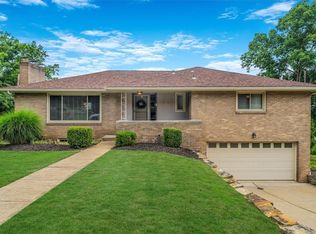 27 Sigrid Dr, Carnegie, PA