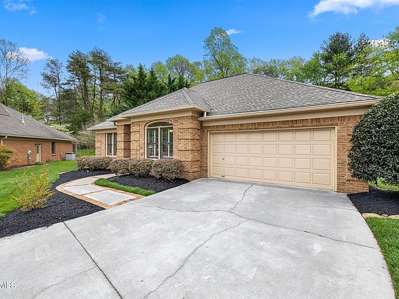 2nd image of 1422 Coachman Ln