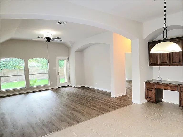 2833 Checker Dr — Photo 10