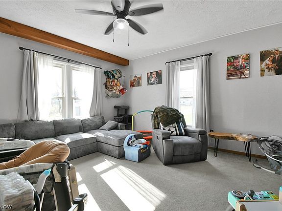 3rd image of 125 Beaver St