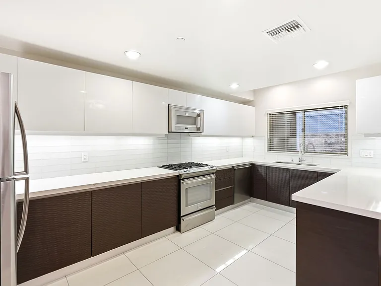 11305 Moorpark St #1 — Photo 7