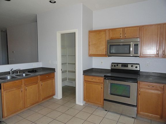 4th image of 940 E CORRALL Street