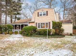 95 Vanderbilt Blvd, Oakdale, NY 11769