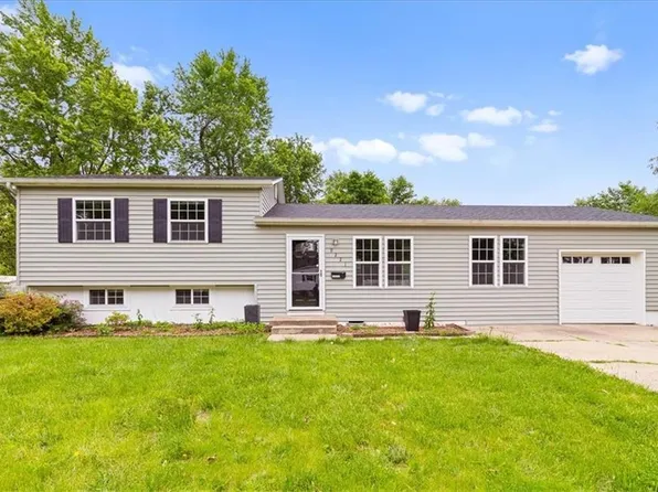 9221 W 99th Ter, Overland Park, KS 66212