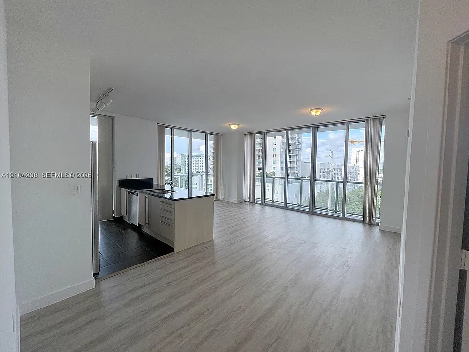 79 SW 12th St #1001