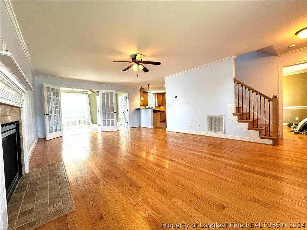 4 bed, 2.5 bath, 2304 sqft, $2,450 — Photo 4
