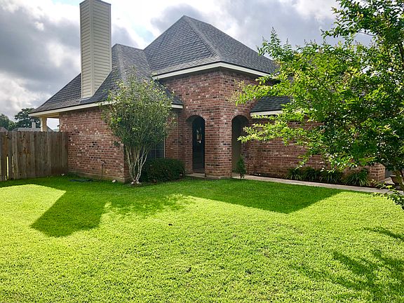 2nd image of 202 Everglades Dr