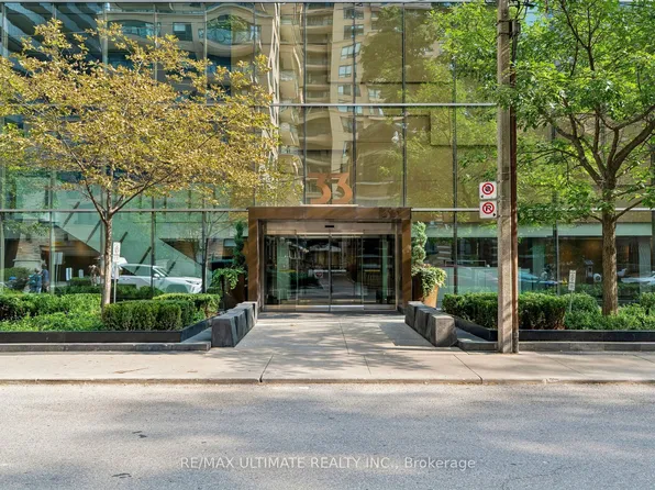 33 Charles St E #905, Toronto, ON M4Y 0A2