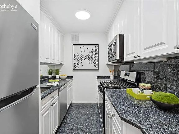 4th image of 300 E 71st St APT 7O