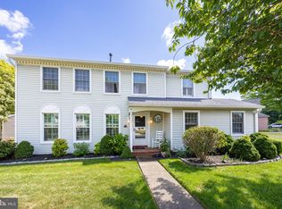 10 Ronald Cir, Oreland, PA 19075