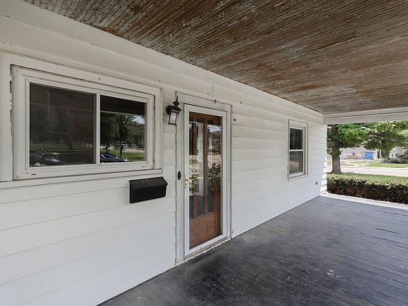 3rd image of 617 Douglas Ct