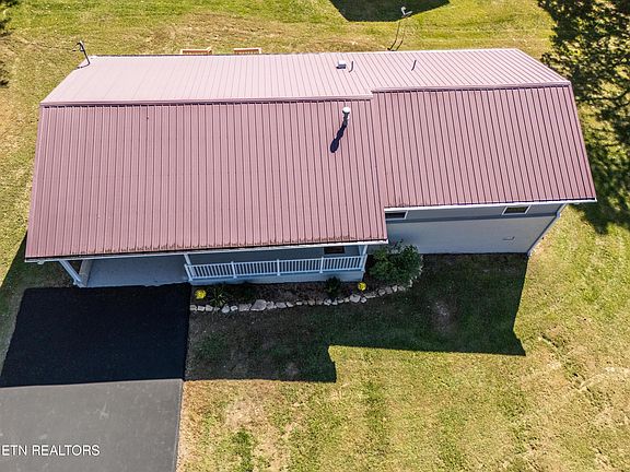 2nd image of 211 Grandview Dr