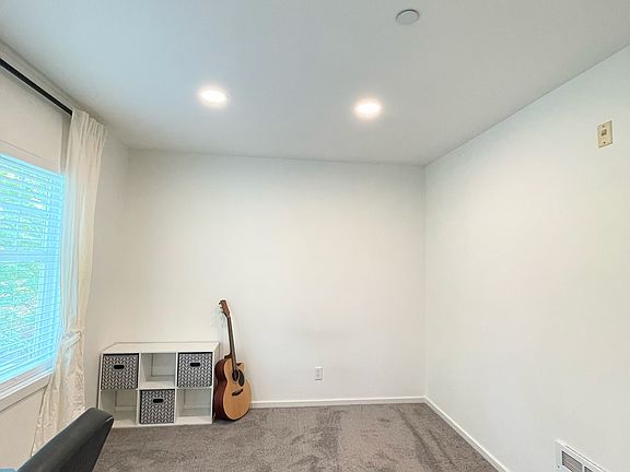 2nd image of 22502 NE Alder Crest Ln