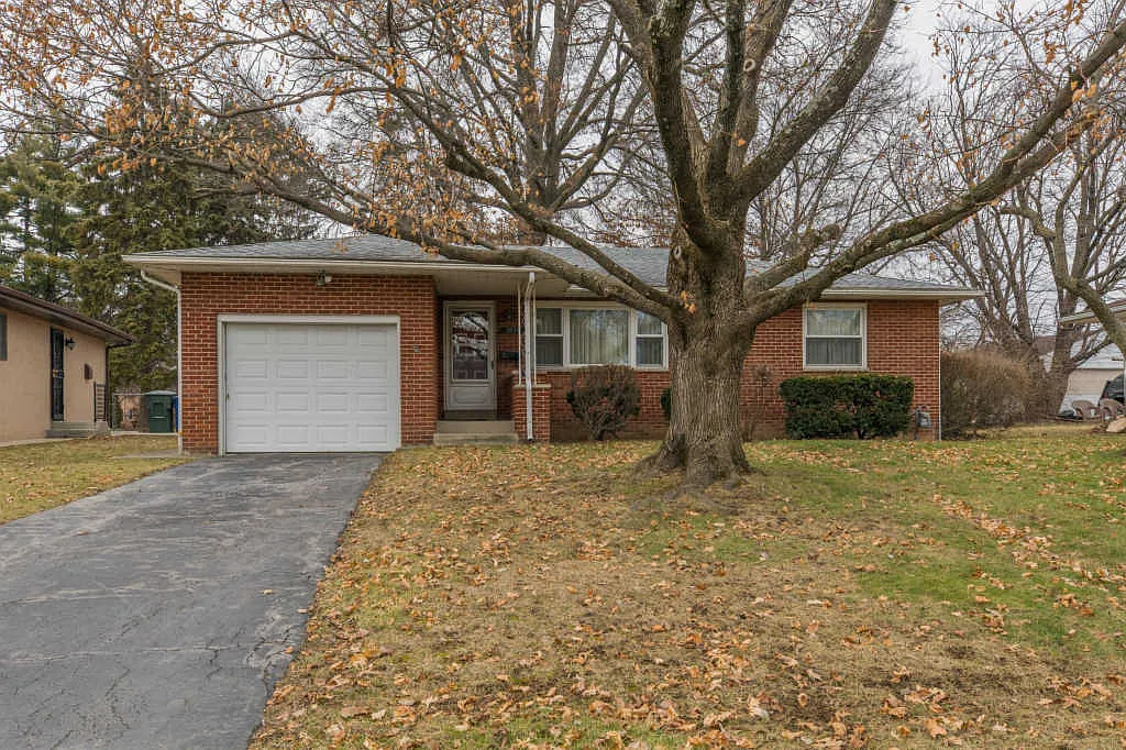 3824 Shamrock Dr photo 1