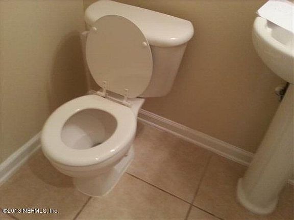 5th image of 994 Garrison Dr