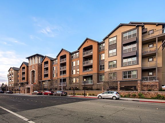 2nd image of 333 Main St #418