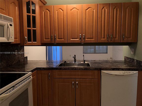 4th image of 5442 Lakewood Cir APT D