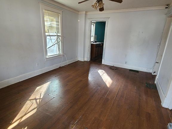 2nd image of 928 Lincoln Ave