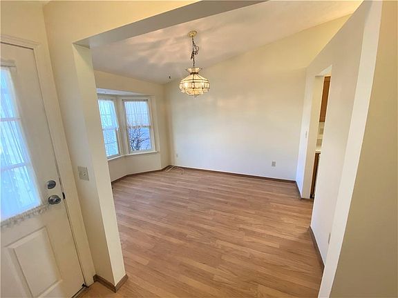 4th image of 177 Nadine Dr