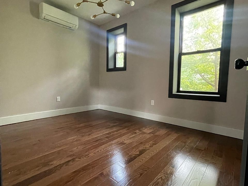 2nd image of 62 Vroom St #1R