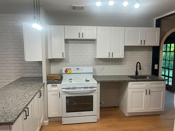 5th image of 7004 Roe Blvd