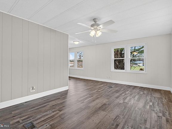 4th image of 4918 Pleasant Valley Rd