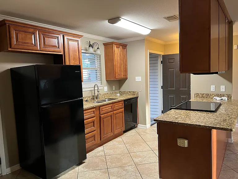 1410 Arapaho Trl — Photo 33