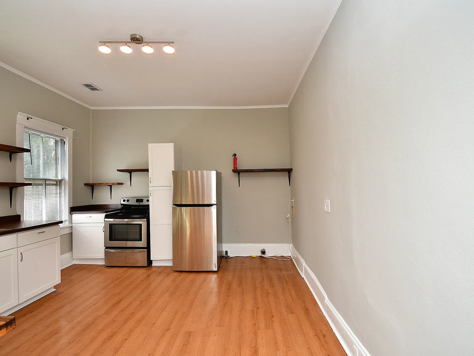 152 Avant St — Photo 2