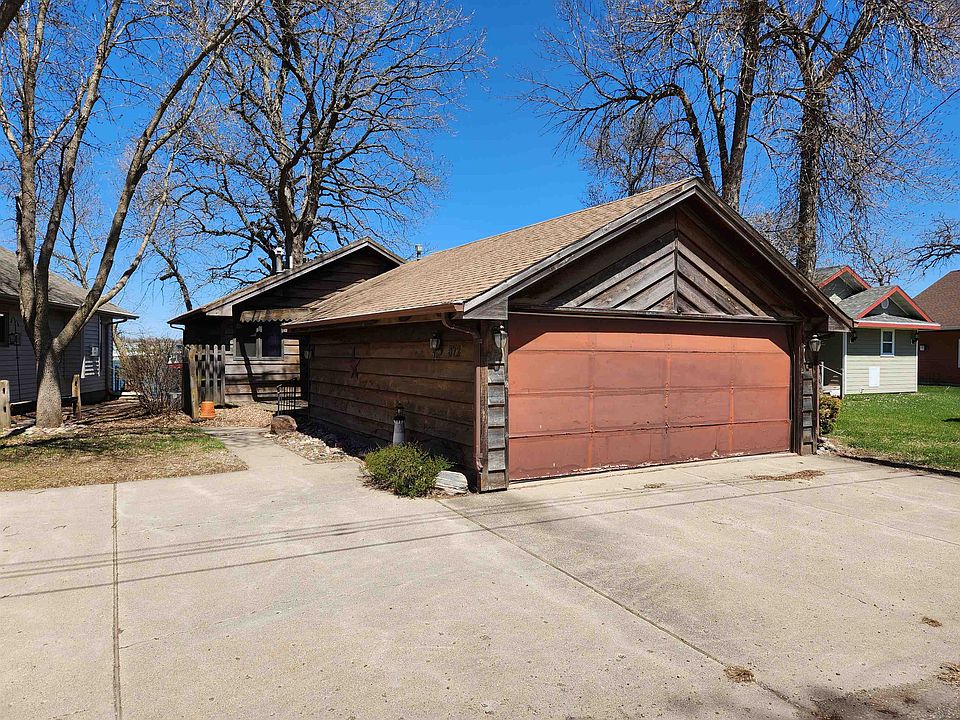 1st image of 372 Lake Dr