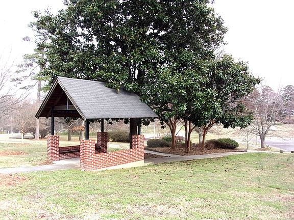 3rd image of 411 N Confederate Ave #1
