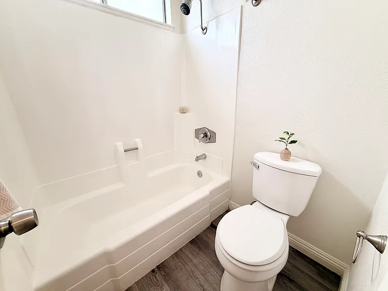 Wildwood Apartments — Photo 14