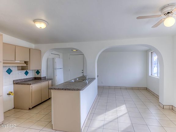 4th image of 1118 W Navajo St