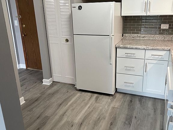 5th image of 2000 Bayside Dr Unit 113