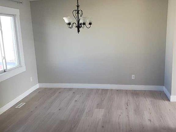 5th image of 4 SE McLeod St