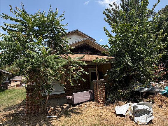 2nd image of 320 W 4th St