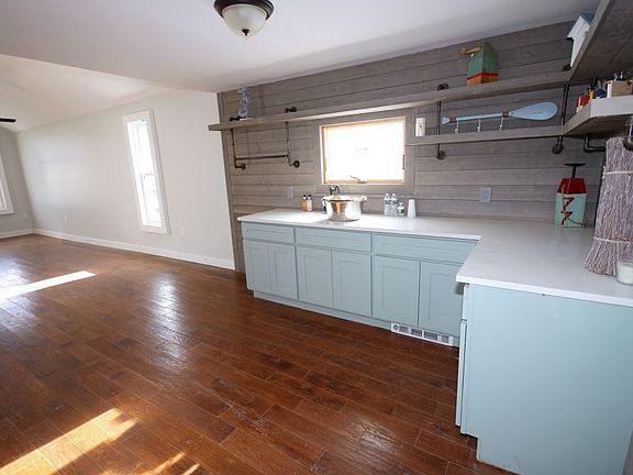 3rd image of 68 Tarlton St