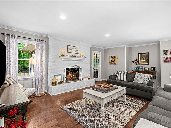 5th image of 2903 Hickory Ln