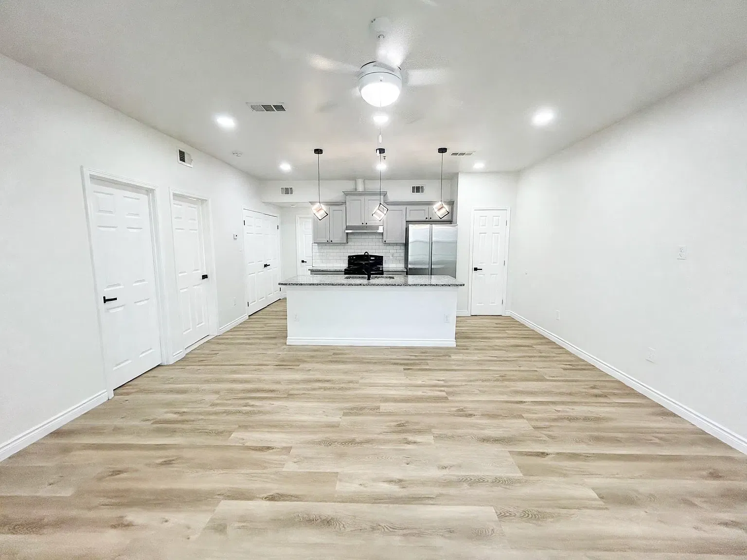 3 bed, 1250 sqft, $1,800 — Photo 1
