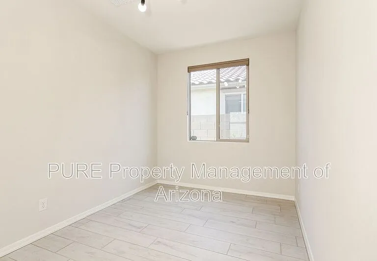 17568 W Missouri Ave — Photo 23