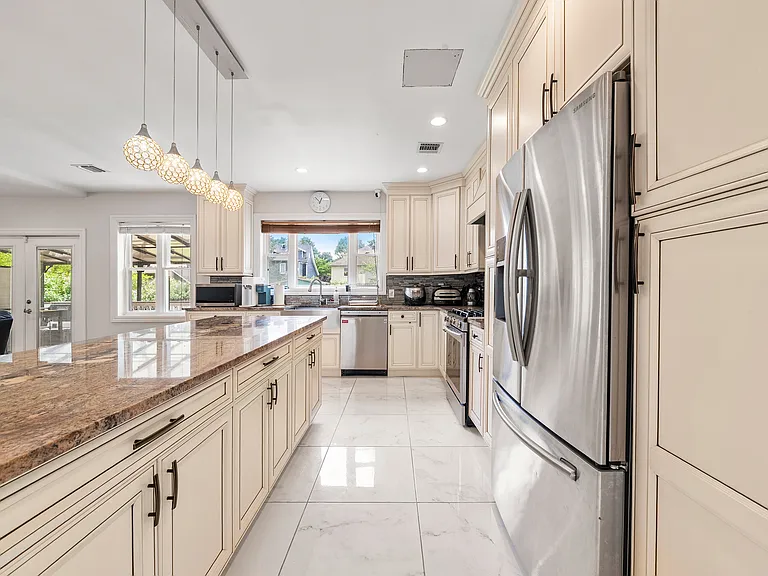 156 Phelps Ave — Photo 13